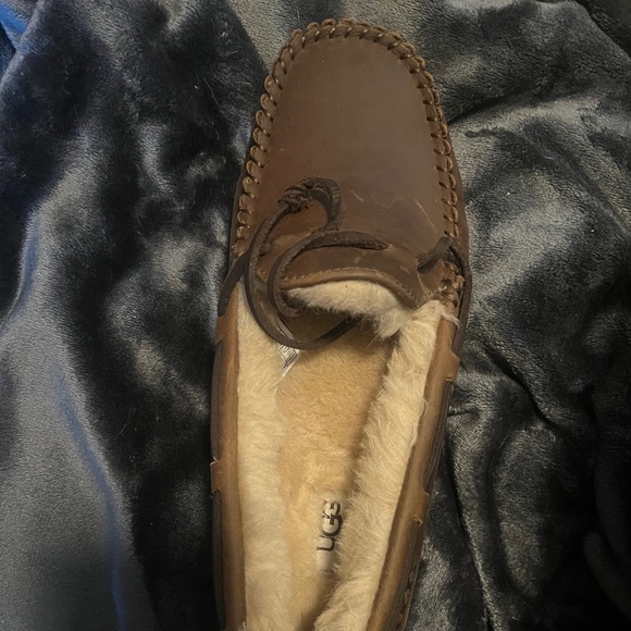 Ugg Slippers - Picture 1 of 4